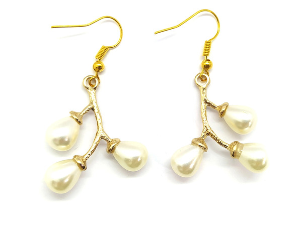 Paire de boucles d’oreilles pendantes avec perles gouttes nacrées blanches