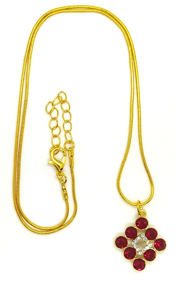 Collier chaîne câble en Laiton doré une longueur de 75 cm. Losange rouge en strass avec chainnette d'extension.