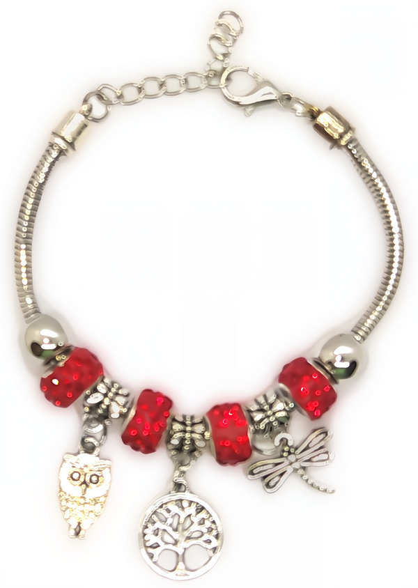Bracelet à breloques rouge.