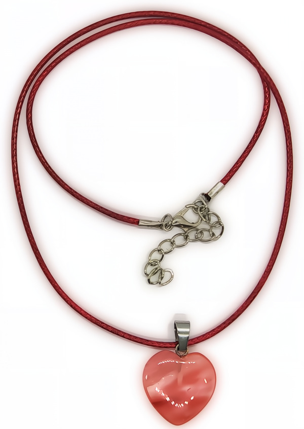 Collier cordon avec cœur Quartz synthétique rouge.