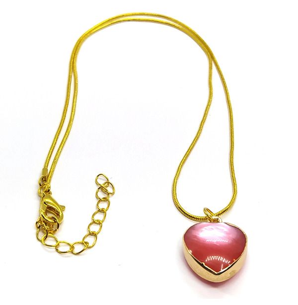 Collier chaine câble en en laiton doré avec cœur rose en résine fermoir homard. Longueur 75 cm