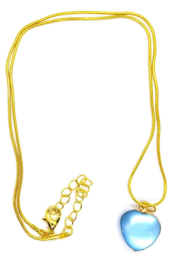 Collier chaîne câble en Laiton doré une longueur de 75 cm. Coeur bleu en résine et chaînette d'extension.