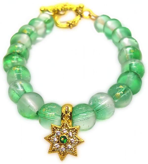 Bracelet perles en verre dépoli de couleur verte.